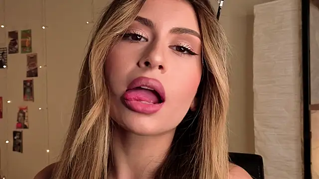 Snapshot of GeorginaHarn chatting on October 2025 08:37:01 AM GeorginaHarn online show from October 2025 08:37:01 AM