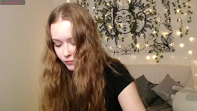 Snapshot of MandyMils chatting on October 2025 04:47:01 PM MandyMils online show from October 2025 04:47:01 PM