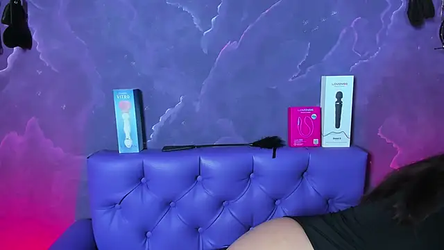 Lili milk20 online show from October 2025 07:18:01 PM