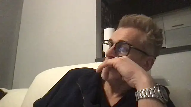 Axl hot online show from February 2026 12:26:02 AM