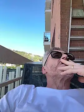 Axl hot online show from April 2026 01:56:01 PM