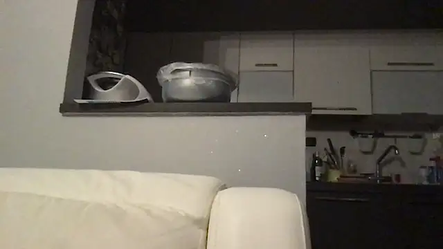 Axl hot online show from April 2026 08:57:01 PM