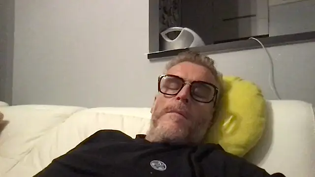 Axl hot online show from May 2026 10:39:02 PM