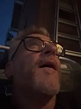 Axl hot online show from May 2026 07:40:02 PM