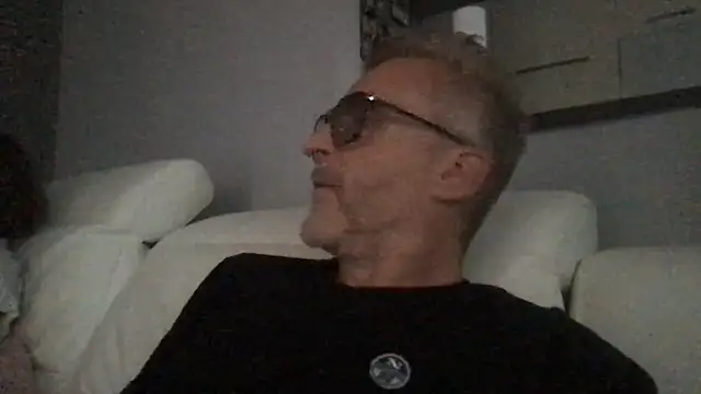 Axl hot online show from May 2026 06:27:01 PM