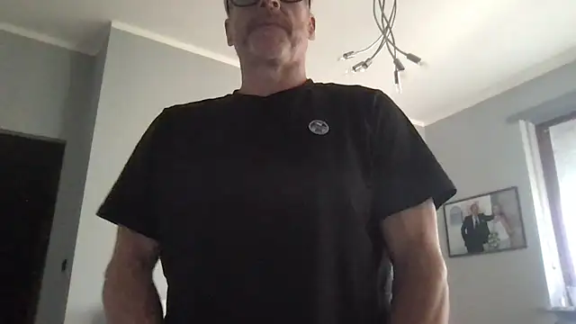 Axl hot online show from May 2026 12:24:01 PM