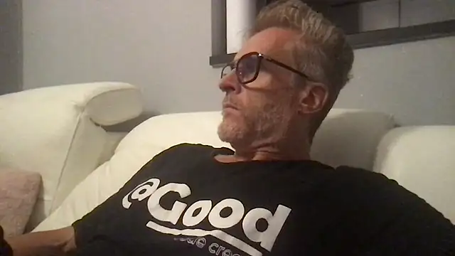 Axl hot online show from July 2026 08:33:02 PM
