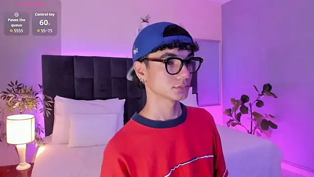 Phillicious   online show from November 2025 09:35:02 PM