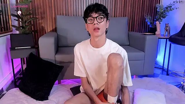 Phillicious   online show from February 2026 10:17:02 PM