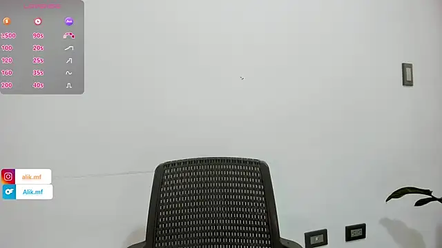 Snapshot of aliciakozlov chatting on October 2025 05:53:01 PM aliciakozlov online show from October 2025 05:53:01 PM