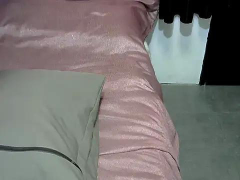 Snapshot of CREAMY_BANANA chatting on December 2025 11:32:02 PM CREAMY BANANA online show from December 2025 11:32:02 PM