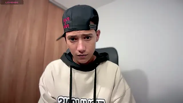 Snapshot of Toy_boy777 chatting on February 2026 06:17:01 AM Toy boy777 online show from February 2026 06:17:01 AM