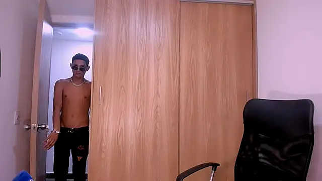 Snapshot of Toy_boy777 chatting on February 2026 09:15:01 AM Toy boy777 online show from February 2026 09:15:01 AM