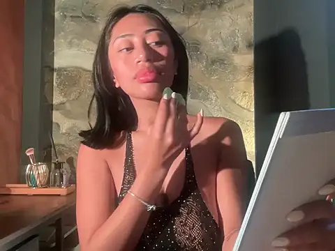 Snapshot of LittleHermes chatting on October 2025 02:37:02 AM LittleHermes online show from October 2025 02:37:02 AM