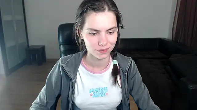 Snapshot of AmelieReve chatting on September 2025 04:19:01 PM AmelieReve online show from September 2025 04:19:01 PM