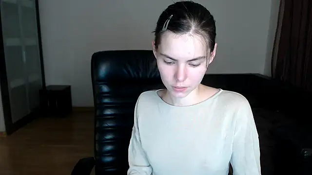 Snapshot of AmelieReve chatting on October 2025 04:41:01 PM AmelieReve online show from October 2025 04:41:01 PM