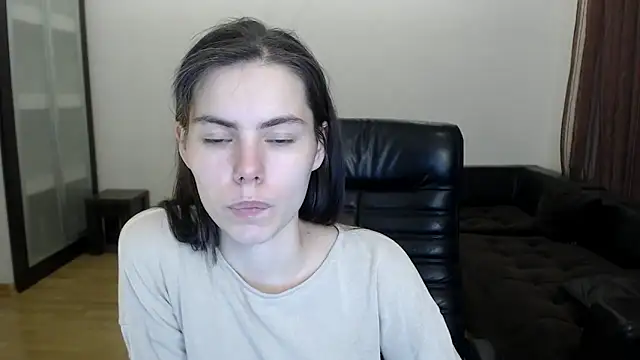 Snapshot of AmelieReve chatting on October 2025 04:07:02 PM AmelieReve online show from October 2025 04:07:02 PM