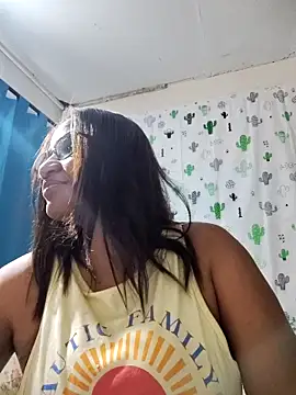 Snapshot of Avannay chatting on February 2026 02:07:02 AM Avannay online show from February 2026 02:07:02 AM