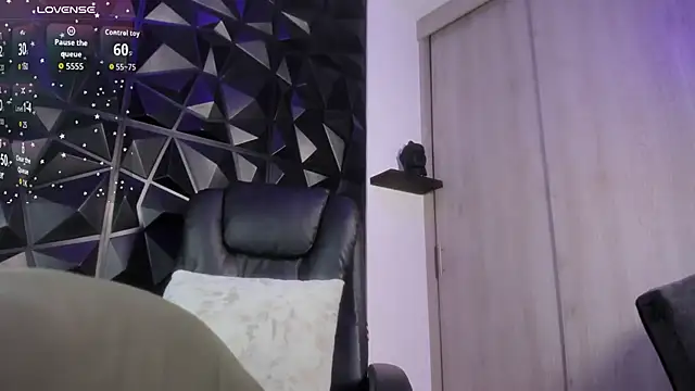 Snapshot of OstinDaniels chatting on October 2025 05:59:01 AM OstinDaniels online show from October 2025 05:59:01 AM