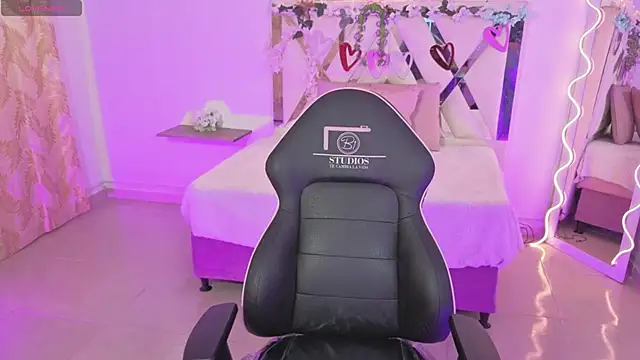 ZURY TAY online show from October 2025 11:36:01 AM