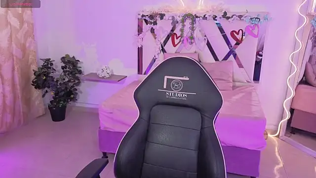 ZURY TAY online show from November 2025 11:54:01 AM