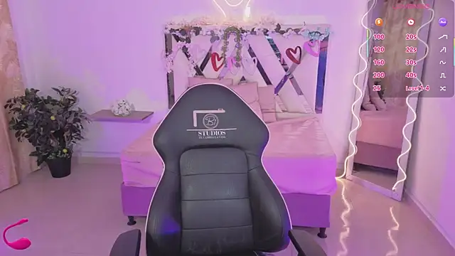 ZURY TAY online show from November 2025 11:43:02 AM