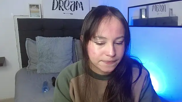 Snapshot of Eymmy_24 chatting on September 2025 02:34:01 AM Eymmy 24 online show from September 2025 02:34:01 AM