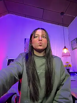 Snapshot of Eymmy_24 chatting on September 2025 03:22:01 AM Eymmy 24 online show from September 2025 03:22:01 AM