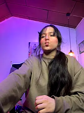 Snapshot of Eymmy_24 chatting on October 2025 04:20:02 AM Eymmy 24 online show from October 2025 04:20:02 AM