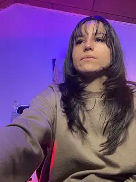 Snapshot of Eymmy_24 chatting on October 2025 04:02:02 AM Eymmy 24 online show from October 2025 04:02:02 AM