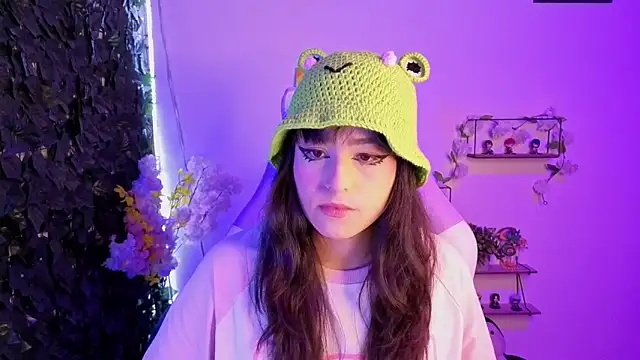 Snapshot of Eymmy_24 chatting on April 2026 01:32:01 AM Eymmy 24 online show from April 2026 01:32:01 AM