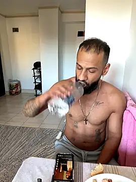 Snapshot of MiaKiittyy chatting on September 2025 02:20:01 PM MiaKiittyy online show from September 2025 02:20:01 PM