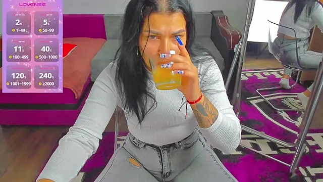 Snapshot of MiaKiittyy chatting on October 2025 04:39:01 PM MiaKiittyy online show from October 2025 04:39:01 PM