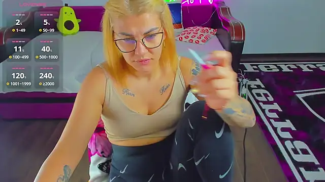 Snapshot of MiaKiittyy chatting on November 2025 01:08:02 AM MiaKiittyy online show from November 2025 01:08:02 AM