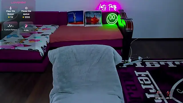 Snapshot of MiaKiittyy chatting on December 2025 01:32:01 AM MiaKiittyy online show from December 2025 01:32:01 AM