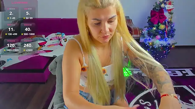 Snapshot of MiaKiittyy chatting on December 2025 01:48:02 AM MiaKiittyy online show from December 2025 01:48:02 AM