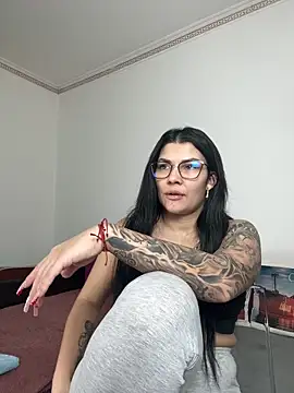 Snapshot of MiaKiittyy chatting on January 2026 05:27:02 PM MiaKiittyy online show from January 2026 05:27:02 PM