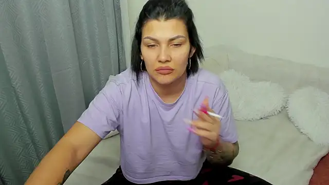 Snapshot of MiaKiittyy chatting on February 2026 11:00:01 PM MiaKiittyy online show from February 2026 11:00:01 PM