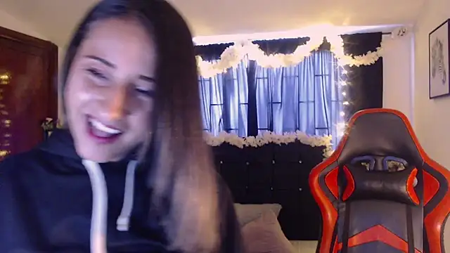 Snapshot of Sofia-mel chatting on October 2025 05:33:02 PM Sofia-mel online show from October 2025 05:33:02 PM