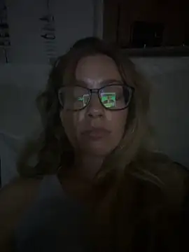 Snapshot of blondebaddi chatting on October 2025 04:35:02 AM blondebaddi online show from October 2025 04:35:02 AM