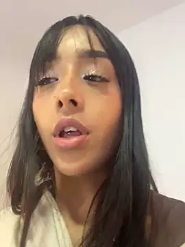 Snapshot of Aleja_ruizz chatting on September 2025 07:32:02 AM Aleja ruizz online show from September 2025 07:32:02 AM