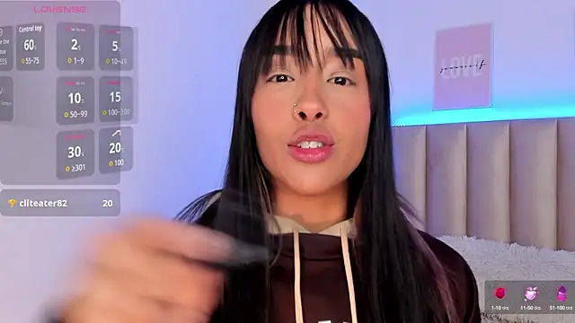 Snapshot of Aleja_ruizz chatting on September 2025 05:00:02 AM Aleja ruizz online show from September 2025 05:00:02 AM