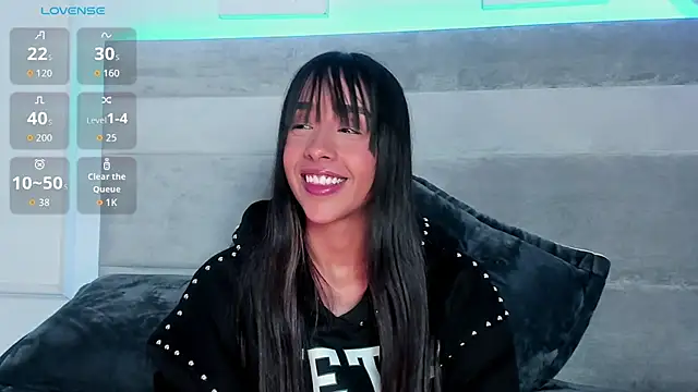 Snapshot of Aleja_ruizz chatting on October 2025 10:16:02 AM Aleja ruizz online show from October 2025 10:16:02 AM