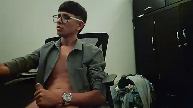 Snapshot of ElverCol chatting on February 2026 02:59:02 AM ElverCol online show from February 2026 02:59:02 AM