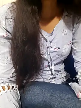 Aarti-kumri online show from November 2025 05:25:02 PM