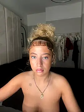 Snapshot of Aurorajadex chatting on October 2025 09:52:01 AM Aurorajadex online show from October 2025 09:52:01 AM