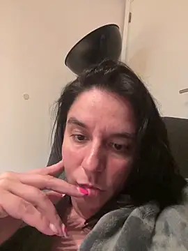 hottyFcup online show from April 2026 07:39:02 PM