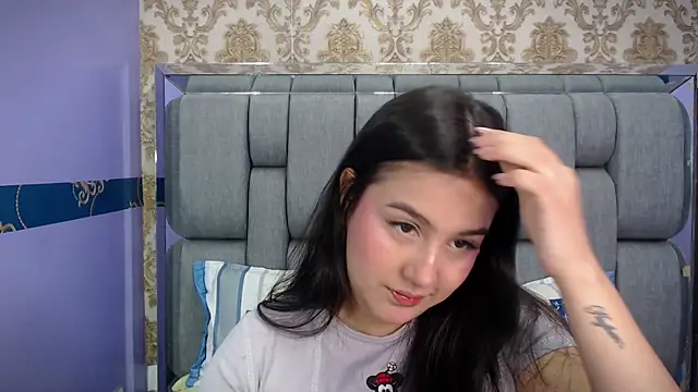 Snapshot of ValentinaMillers_ chatting on October 2025 09:48:02 AM ValentinaMillers online show from October 2025 09:48:02 AM