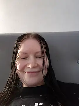 Snapshot of DragonFoxie chatting on October 2025 10:58:02 AM DragonFoxie online show from October 2025 10:58:02 AM