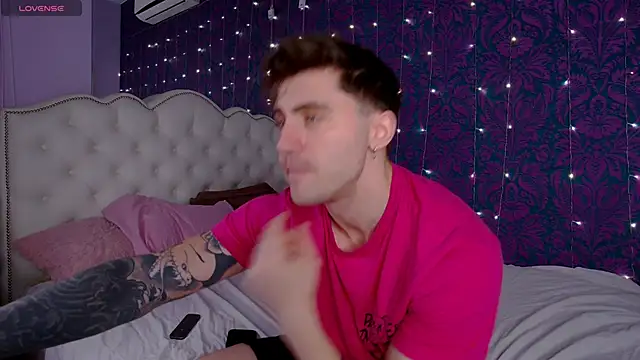 Oscar Miller  online show from November 2025 09:02:01 PM